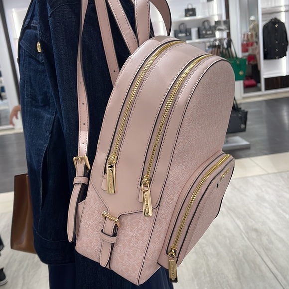MICHAEL KORS JAYCEE MEDIUM BACKPACK
LIGHT POWDER BLUSH SIGNATURE COLOR - Picture 11 of 16